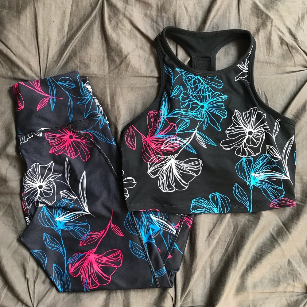 FABLETICS Black patterend Crop Tank and LEGGING!